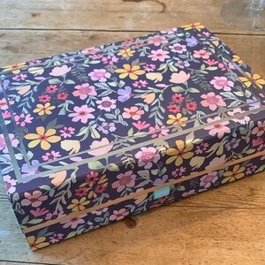 NWOT Nicole Miller Floral Storage Or Gift Box with Magnetic Closure